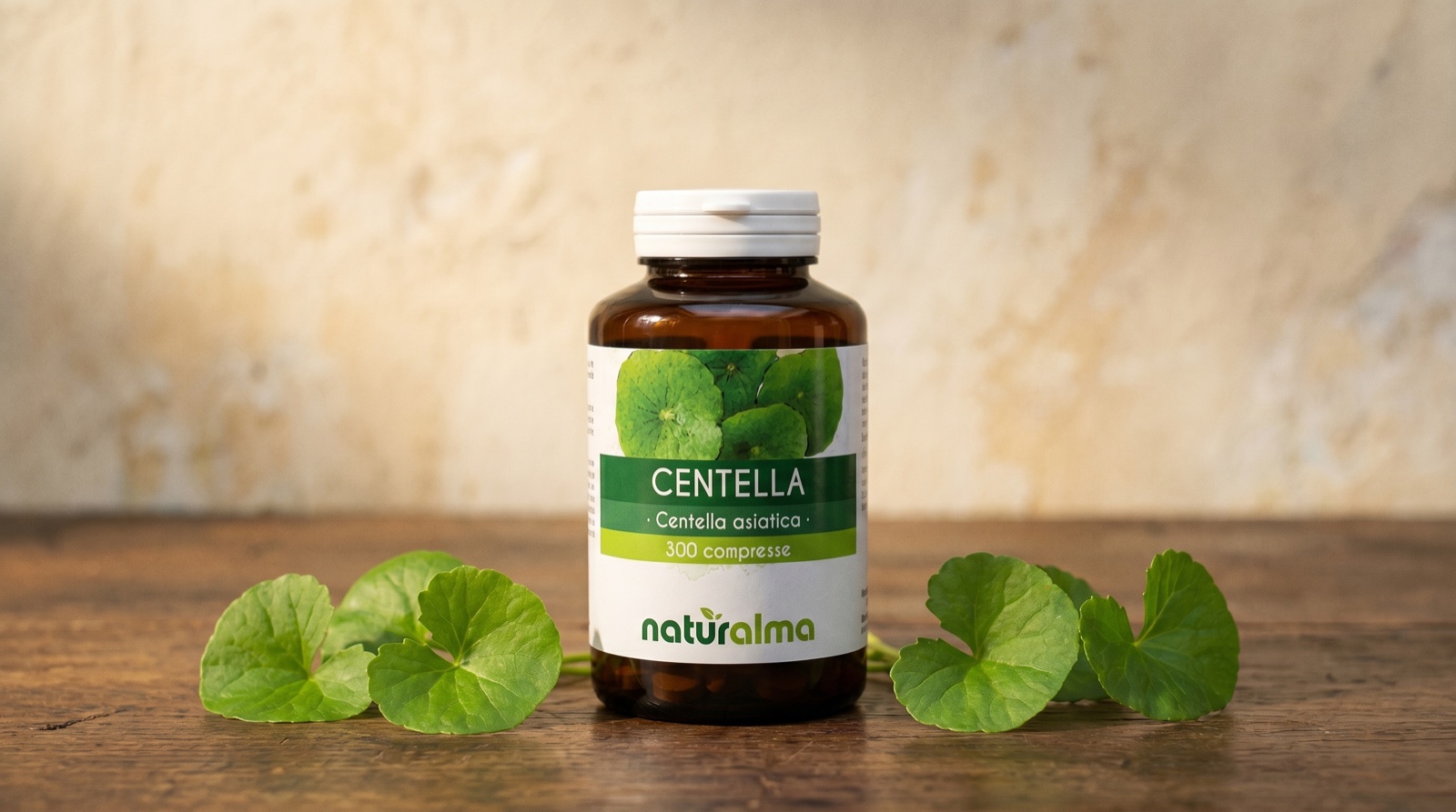 Centella 300 compresse Naturalma — barattolo di Centella asiatica (Gotu Kola) con foglie tonde a ventaglio